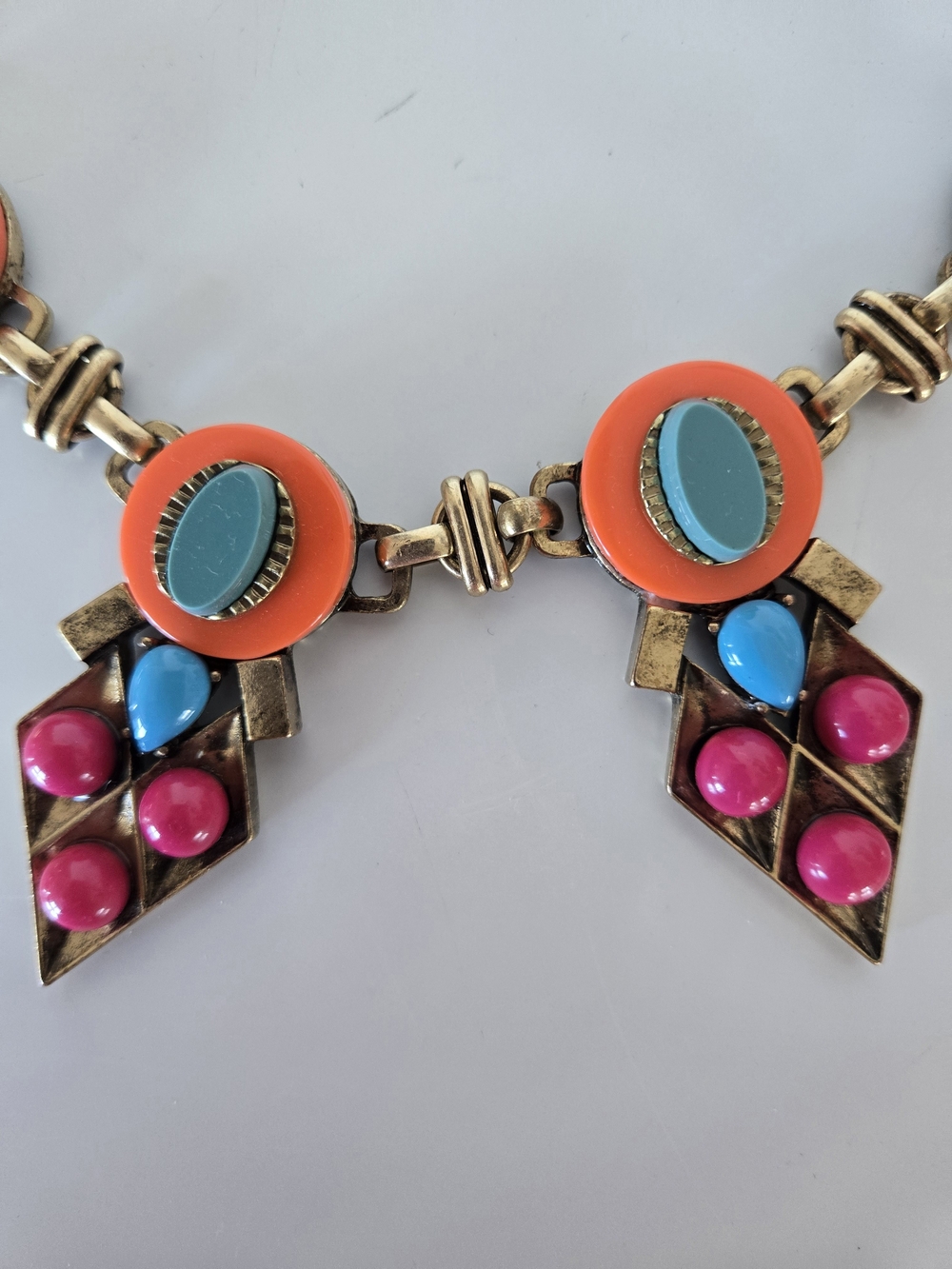 🧡🩵 Vintage Gold-Tone Statement Necklace.